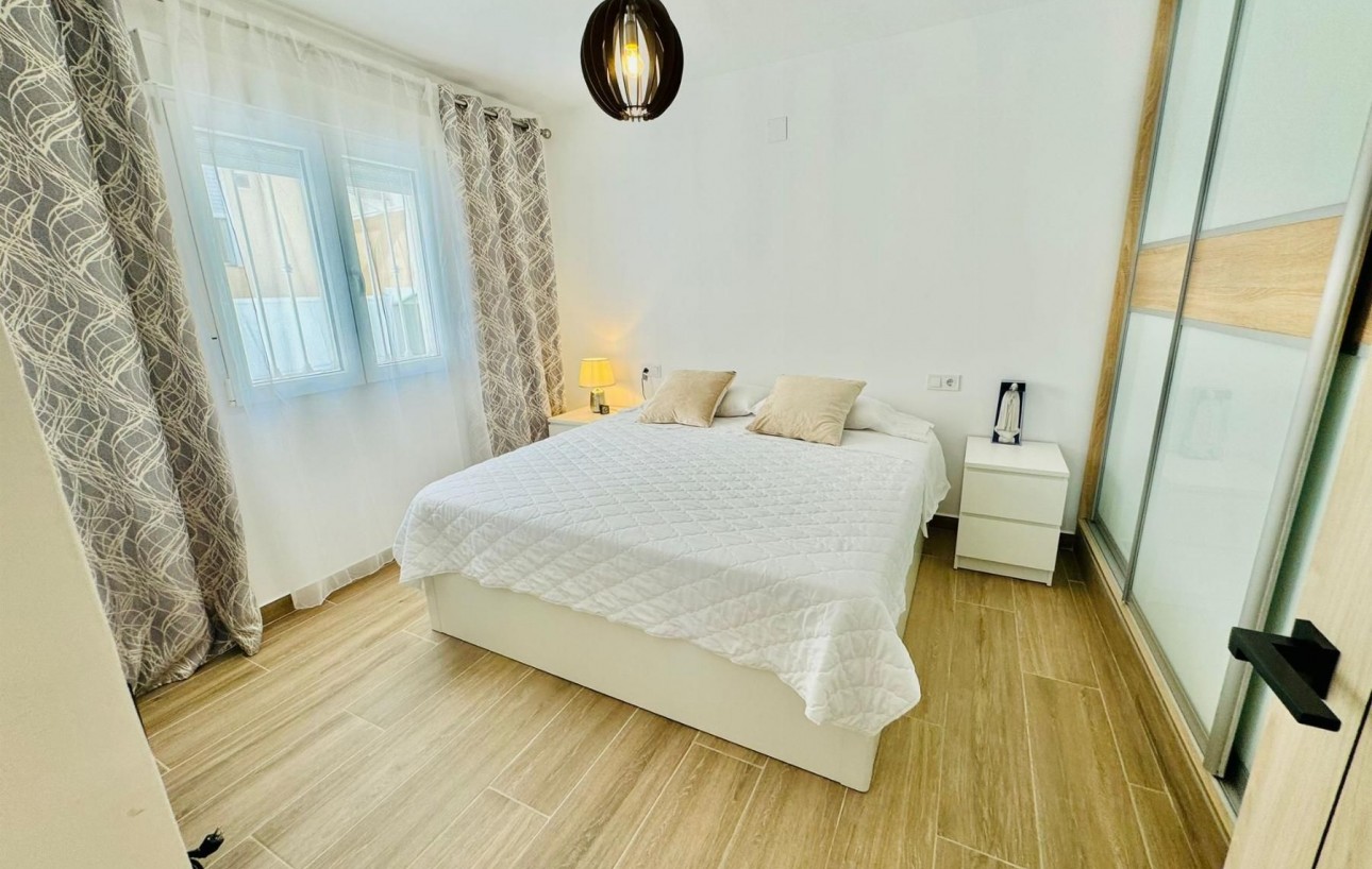 Venta - Chalet - Torrevieja - Los altos