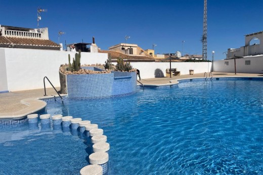 Resale - Chalet - Torrevieja - Los altos