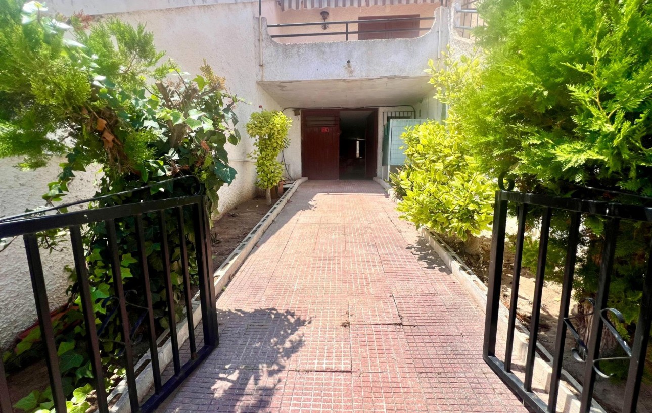 Resale - Casa - Torrevieja - Los balcones