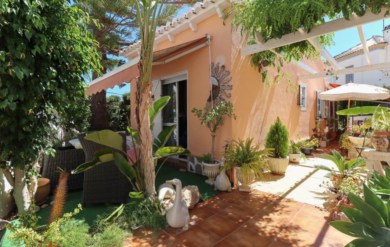 Resale - Villa - Torrevieja - Los altos