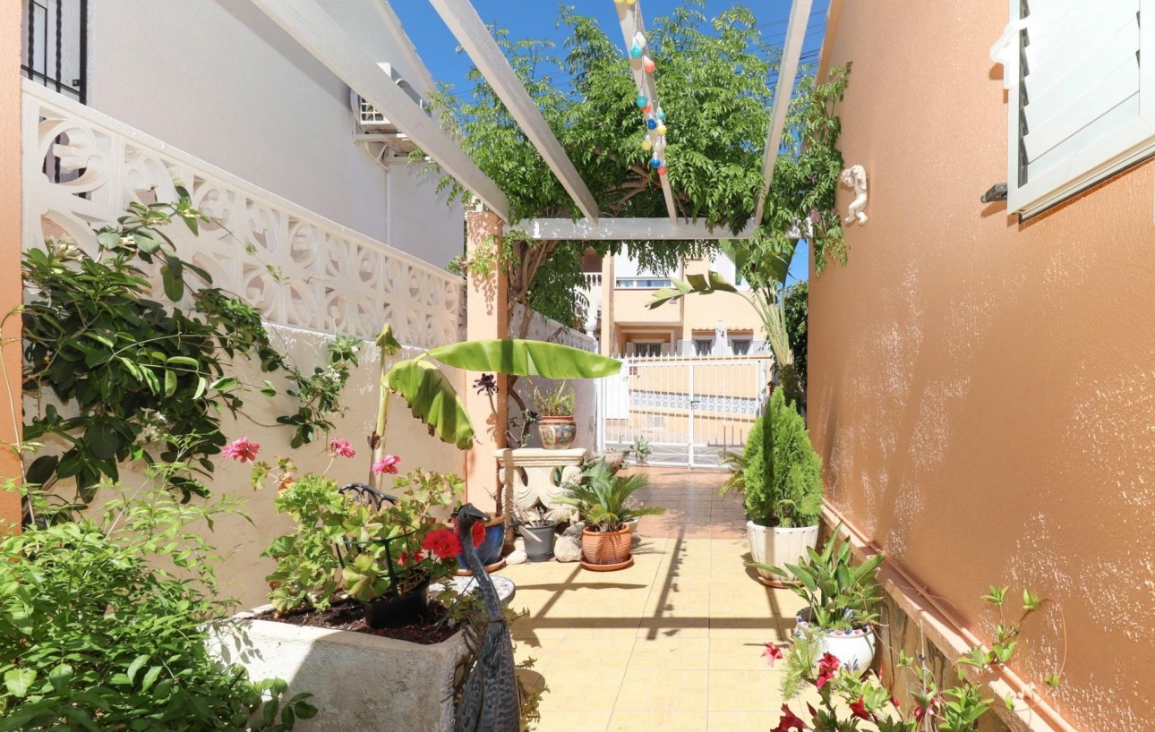 Resale - Villa - Torrevieja - Los altos