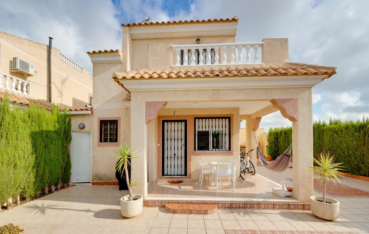 Resale - Chalet - Torrevieja - San luis