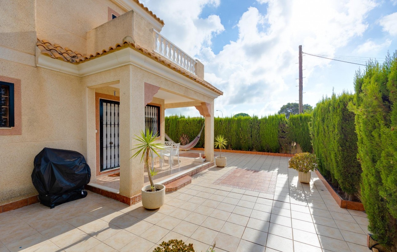 Resale - Chalet - Torrevieja - San luis