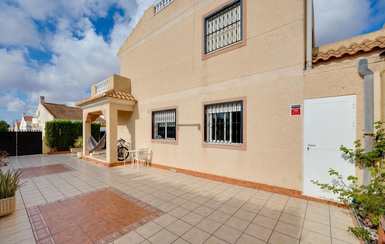 Sale - Chalet - Torrevieja - San luis