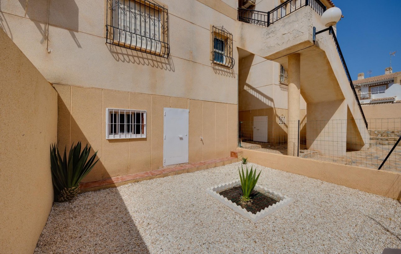 Resale - Bungalow Planta Alta - Torrevieja - Aguas nuevas 1