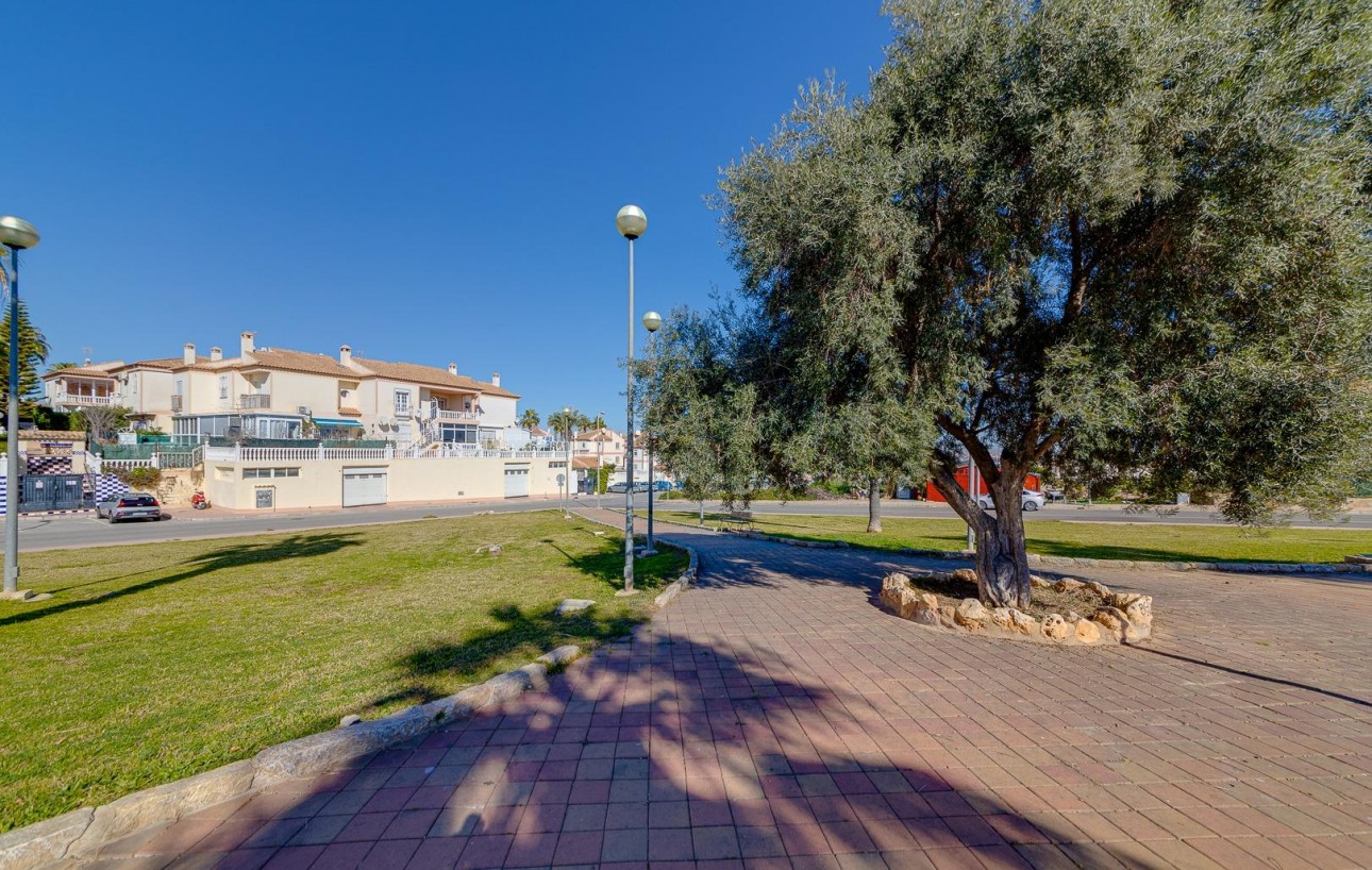 Resale - Bungalow - Torrevieja - Los altos