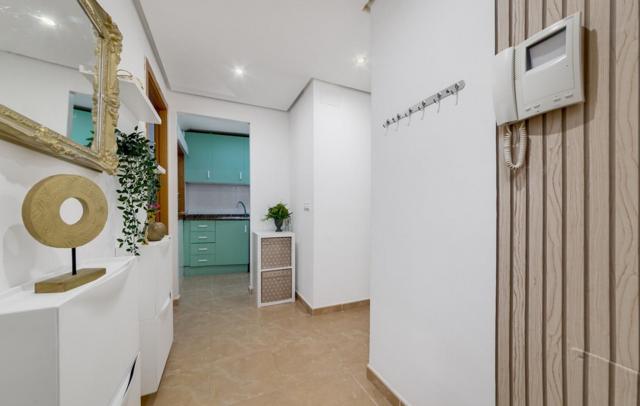 Sale - Apartment - Torrevieja - Centro