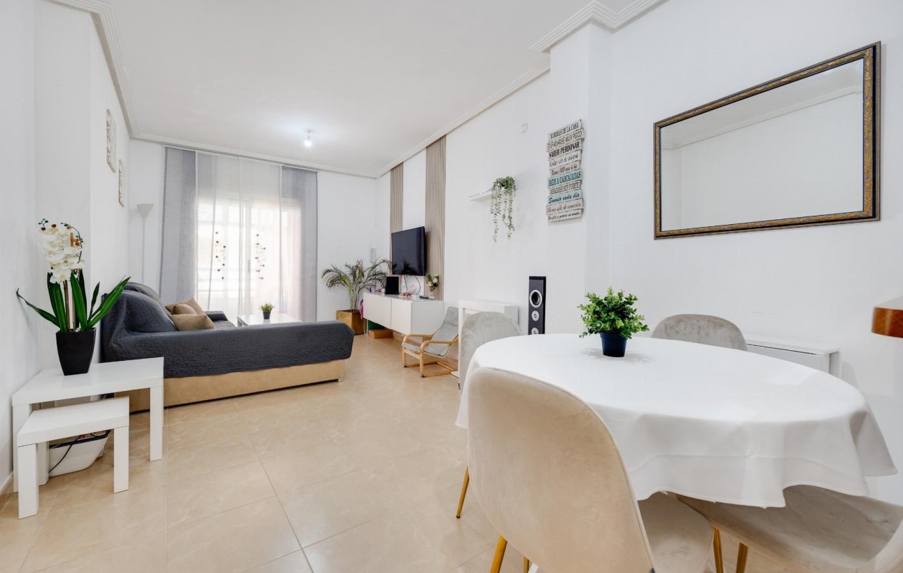 Sale - Apartment - Torrevieja - Centro