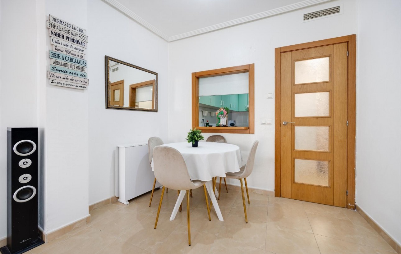 Sale - Apartment - Torrevieja - Centro