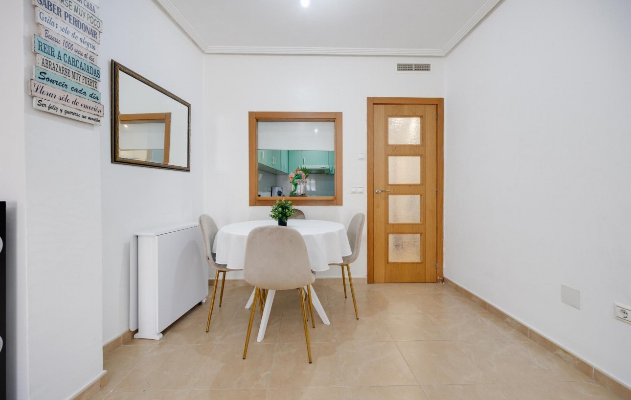 Sale - Apartment - Torrevieja - Centro