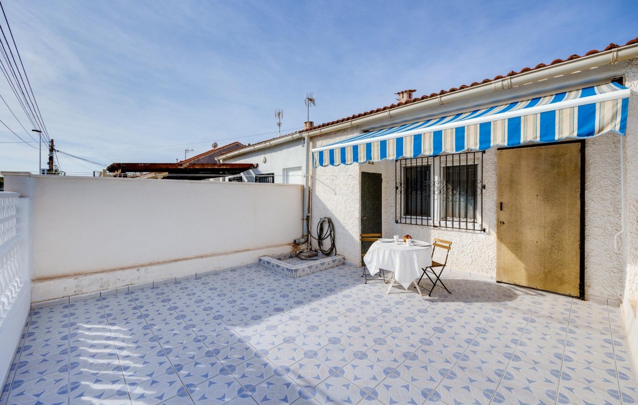 Sale - Chalet - Torrevieja - Torretas