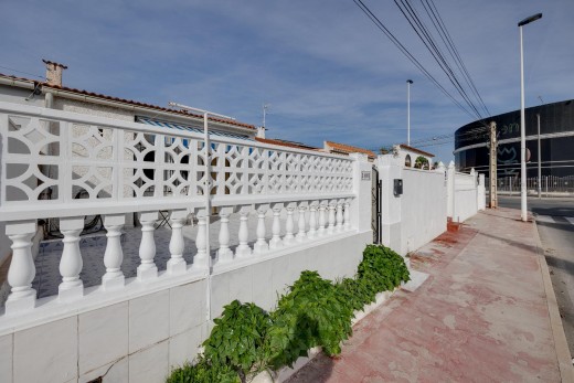 Sale - Chalet - Torrevieja - Torretas