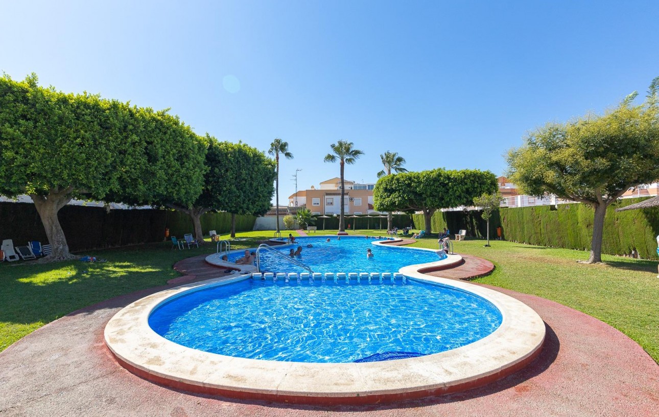 Resale - Chalet - Torrevieja - El limonar