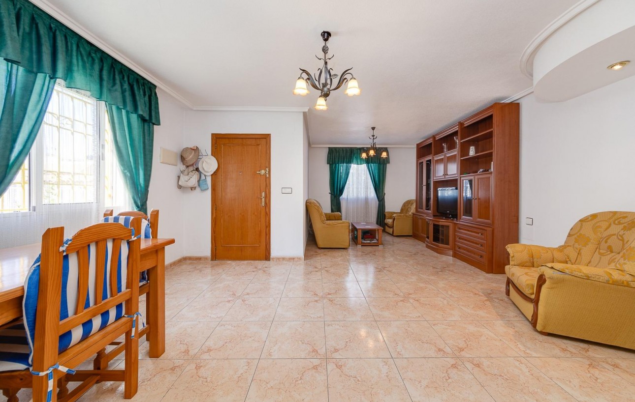 Resale - Chalet - Torrevieja - El limonar