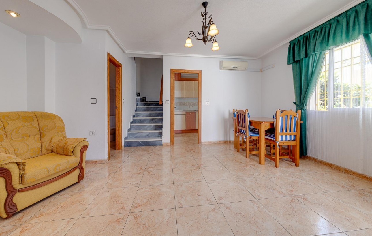 Resale - Chalet - Torrevieja - El limonar