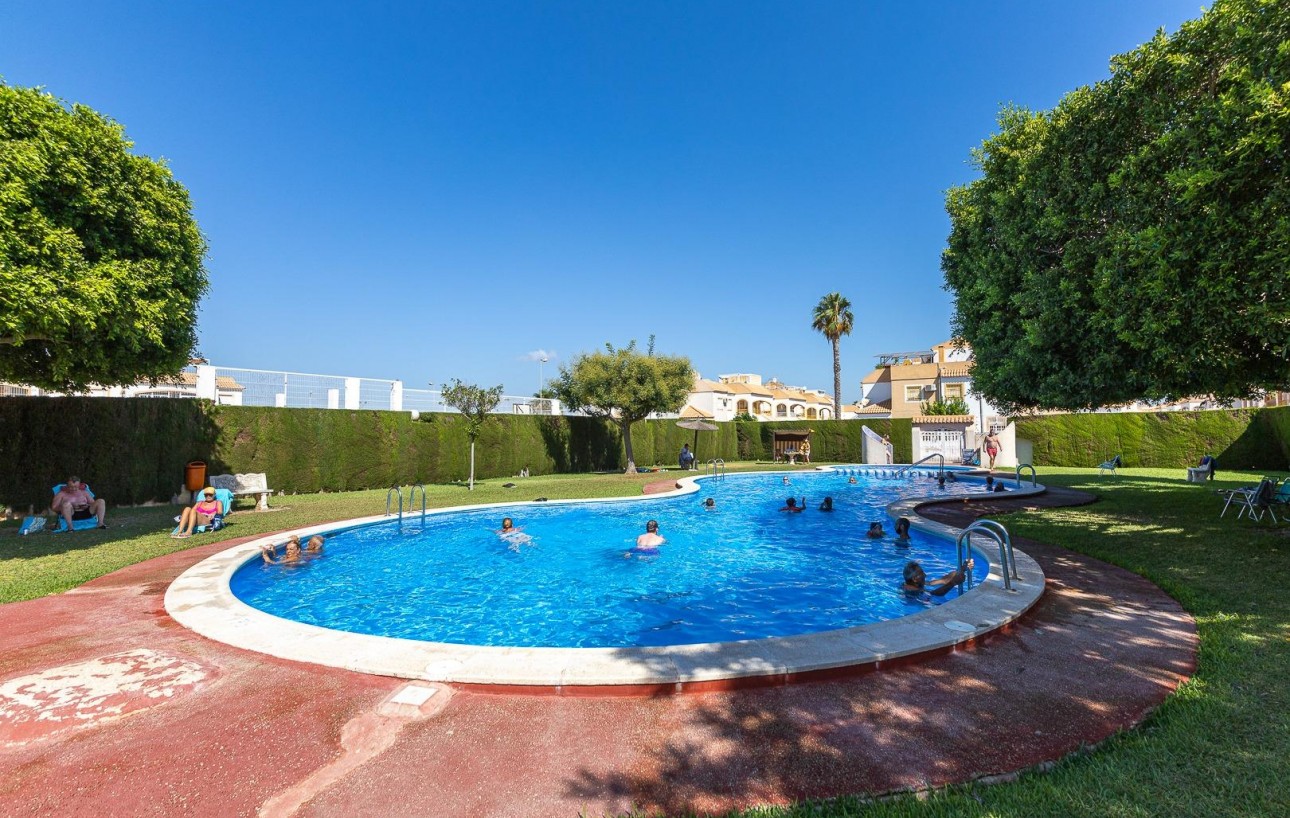 Resale - Chalet - Torrevieja - El limonar