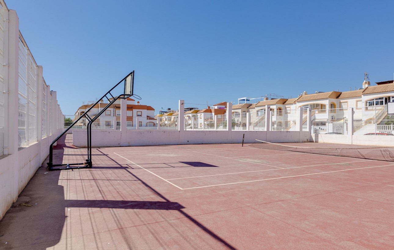 Resale - Chalet - Torrevieja - El limonar