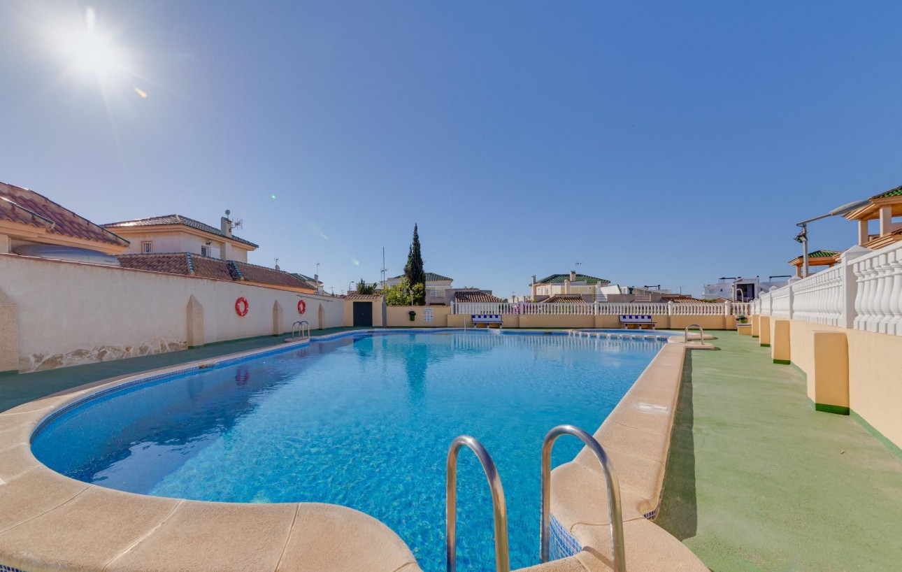 Resale - Bungalow - Torrevieja - Los altos