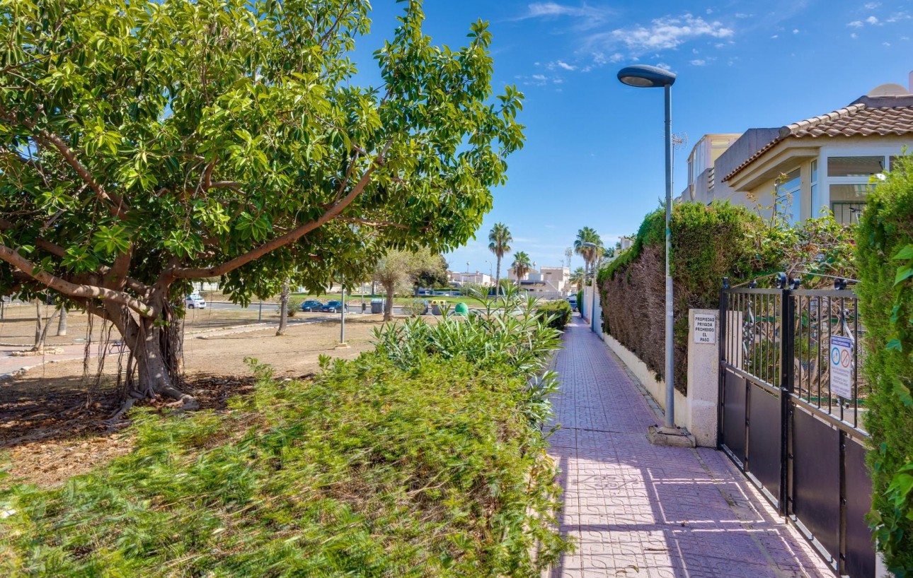 Resale - Bungalow - Torrevieja - Los altos