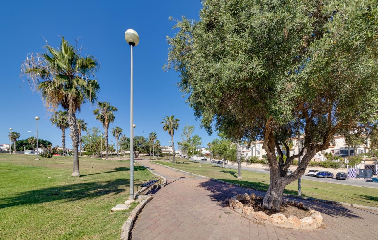 Resale - Bungalow - Torrevieja - Los altos