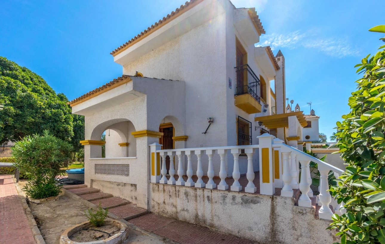 Resale - Villa - Torrevieja - Los altos