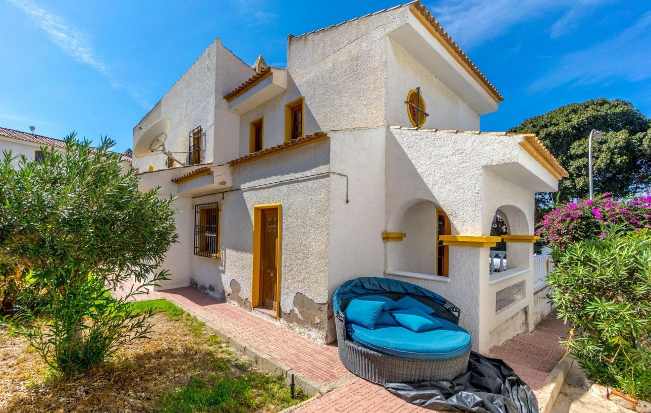 Resale - Villa - Torrevieja - Los altos