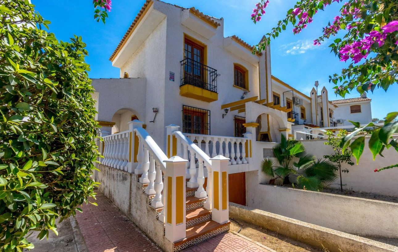 Resale - Villa - Torrevieja - Los altos