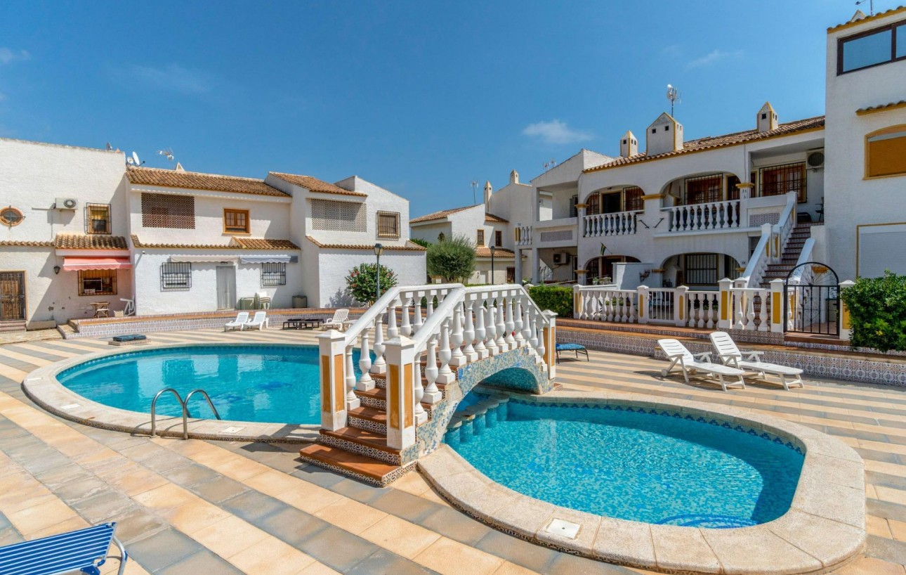 Resale - Villa - Torrevieja - Los altos