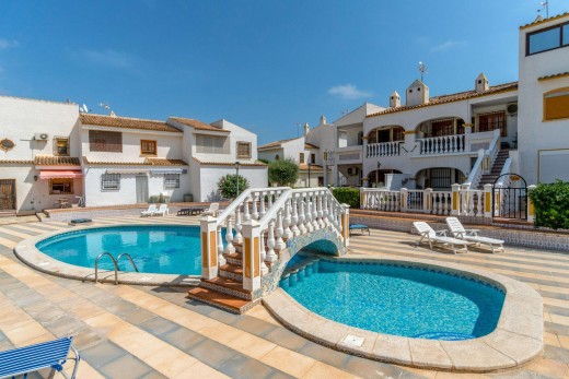 Resale - Villa - Torrevieja - Los altos