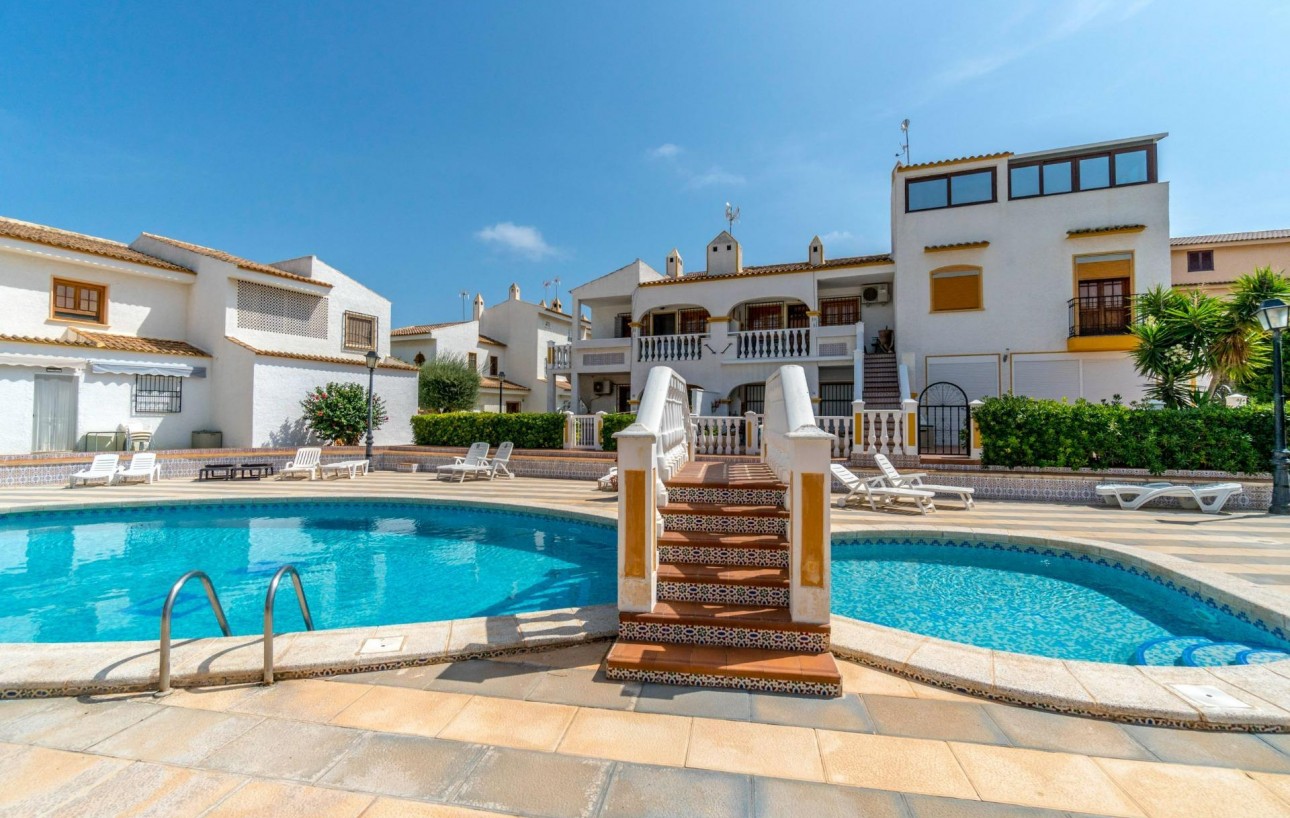 Resale - Villa - Torrevieja - Los altos