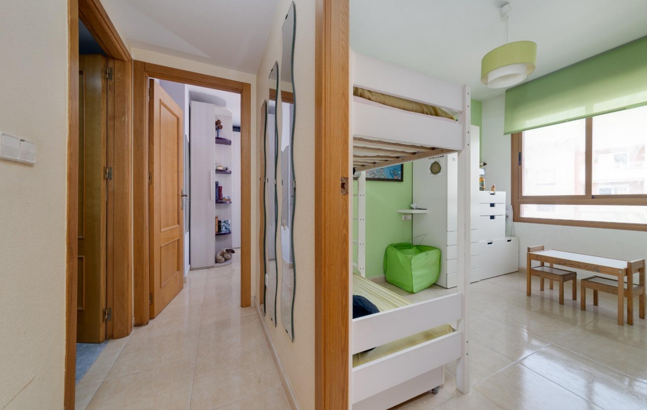 Sale - Apartment - Torrevieja - Centro