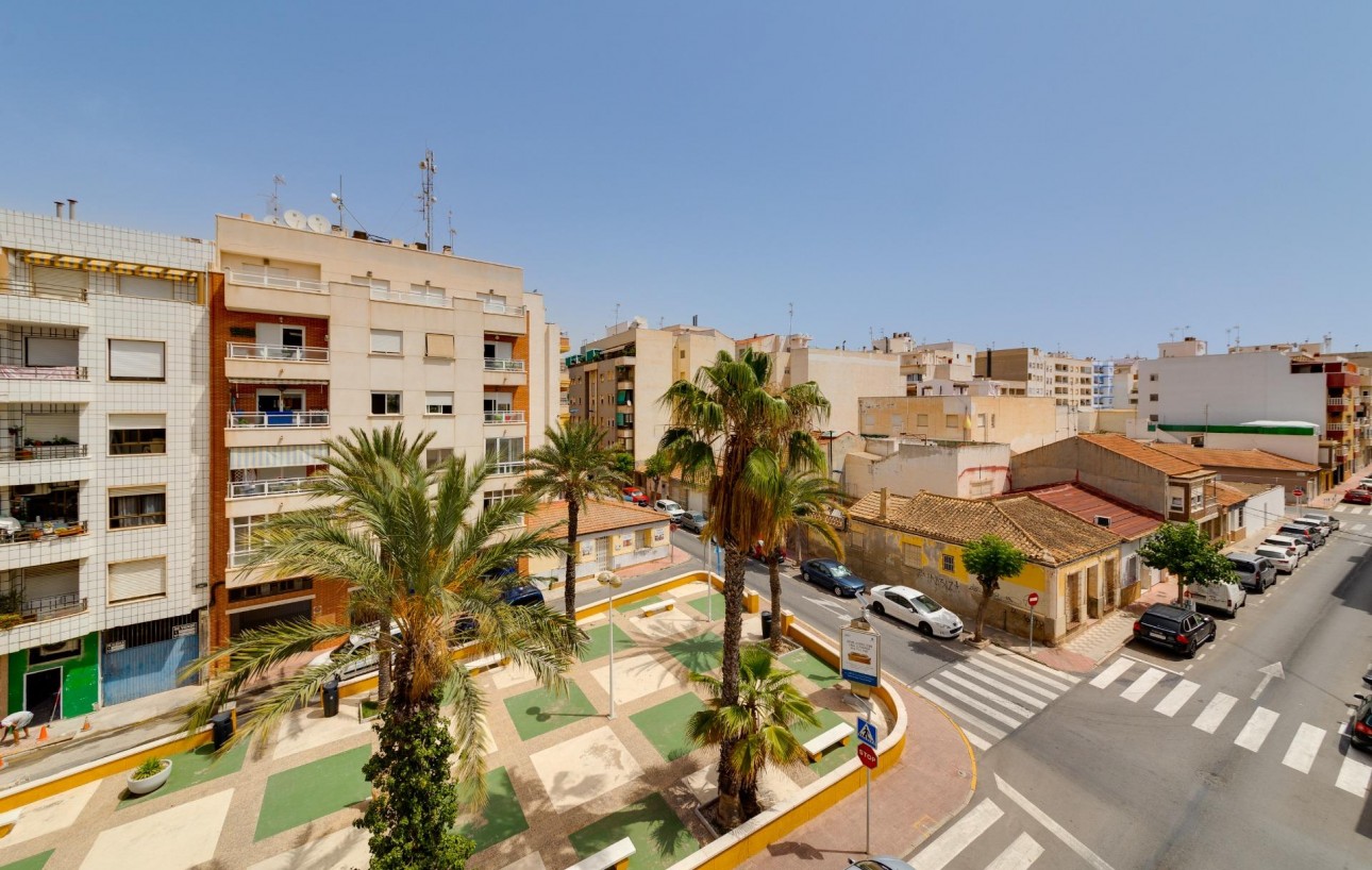 Sale - Apartment - Torrevieja - Centro