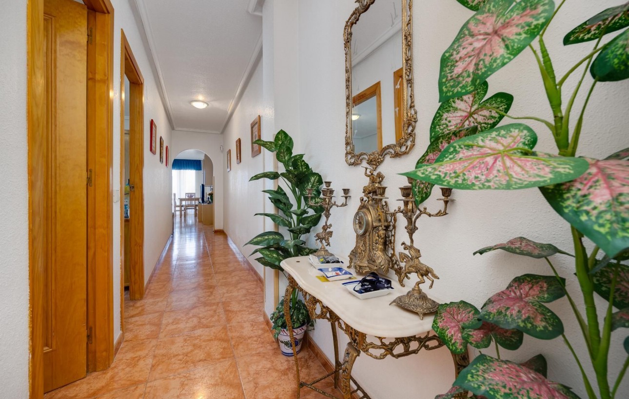 Sale - Apartment - Torrevieja - Centro