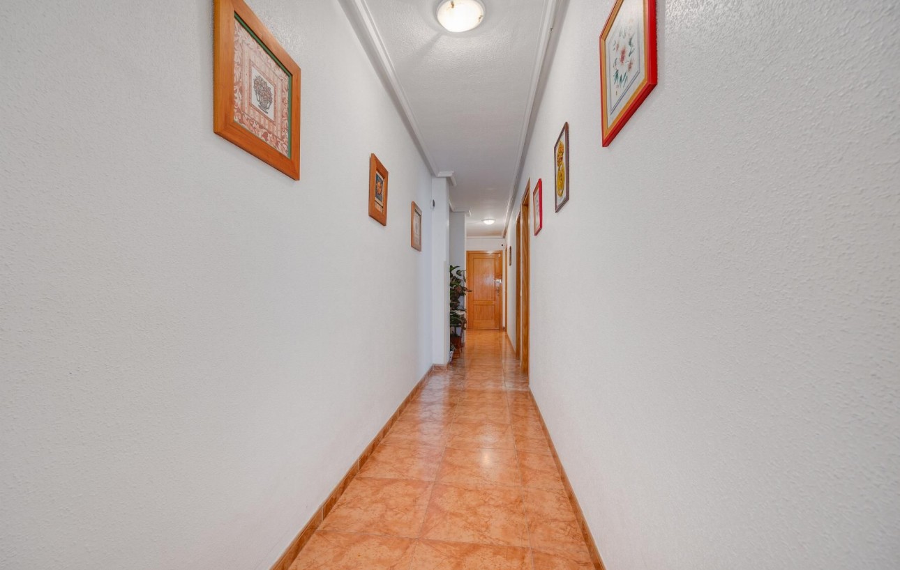 Sale - Apartment - Torrevieja - Centro