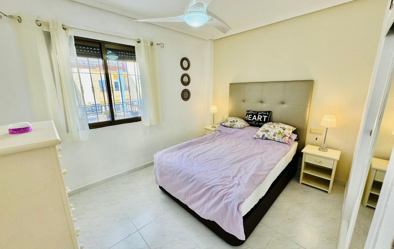 Sale - Apartment - Torrevieja - Eliseos playa