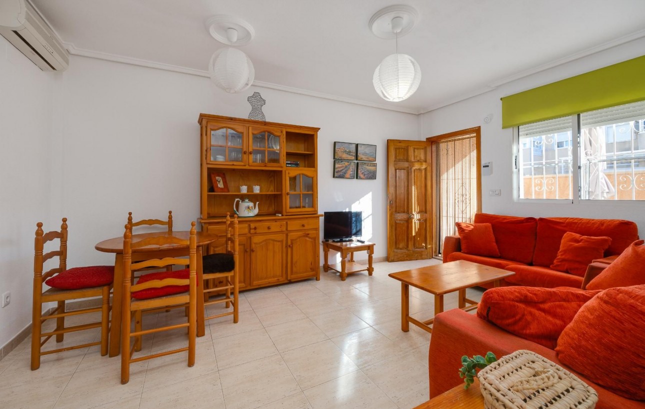 Sale - Chalet - Torrevieja - Playa de los locos