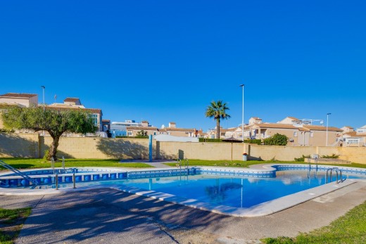 Sale - Chalet - Torrevieja - Playa de los locos