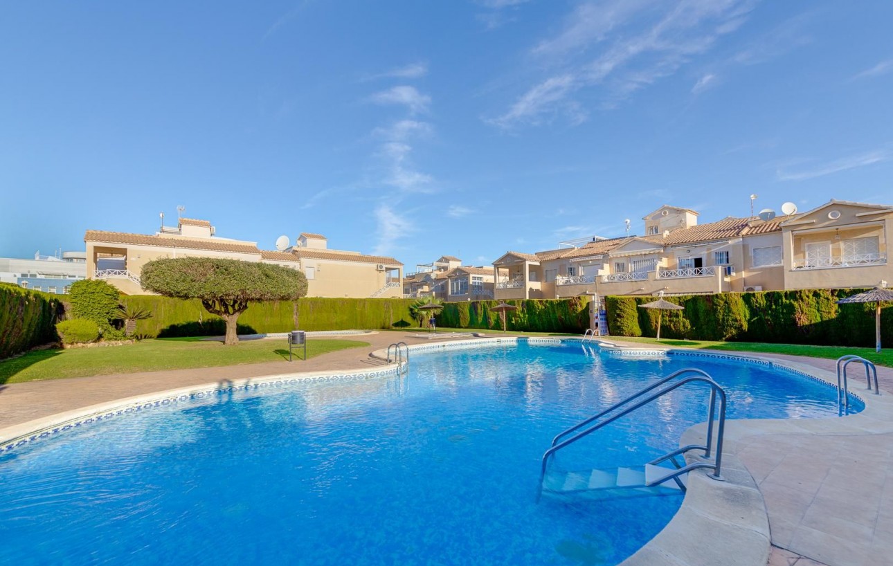 Sale - Chalet - Torrevieja - Playa de los locos