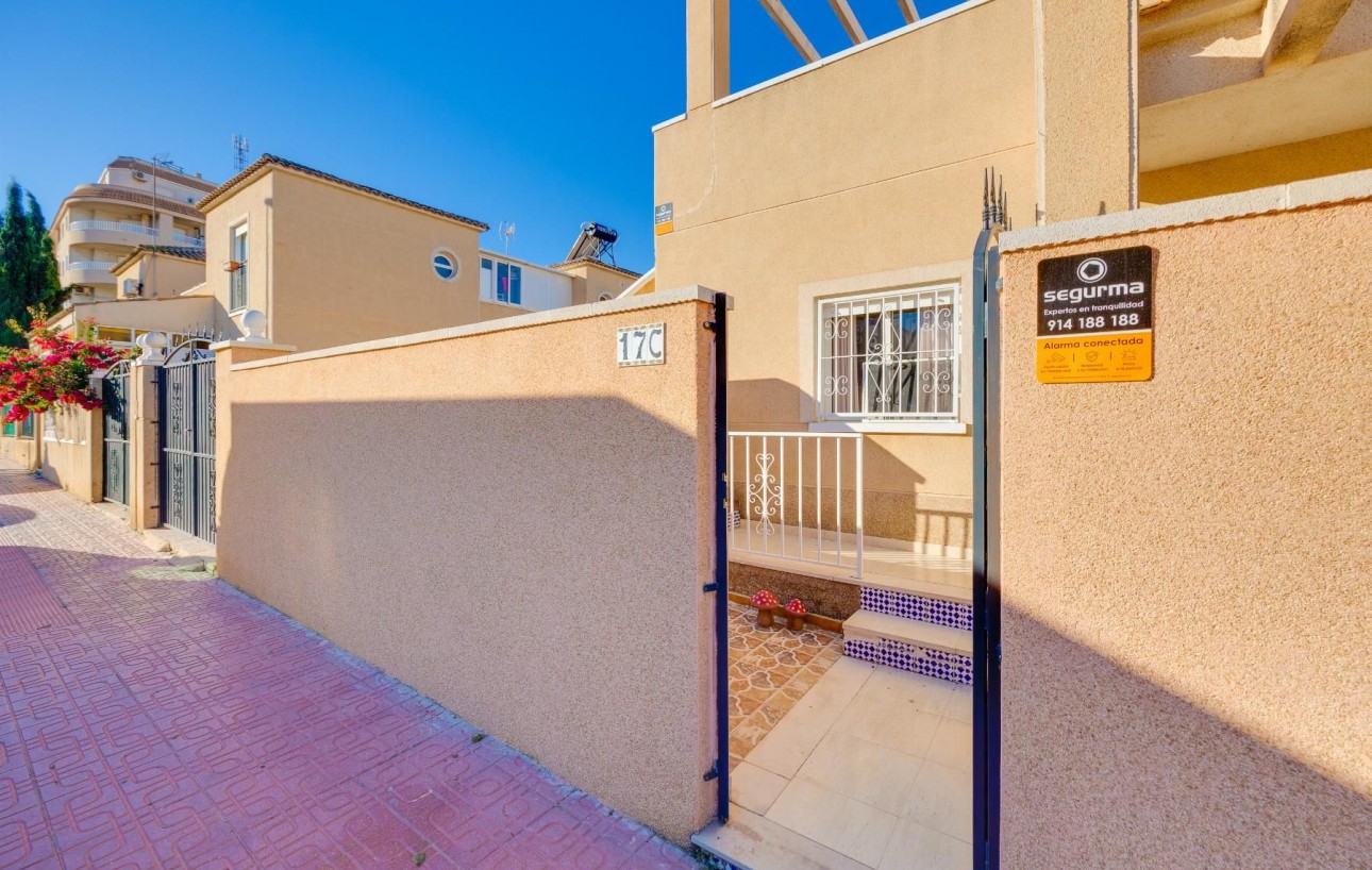 Sale - Chalet - Torrevieja - Playa de los locos