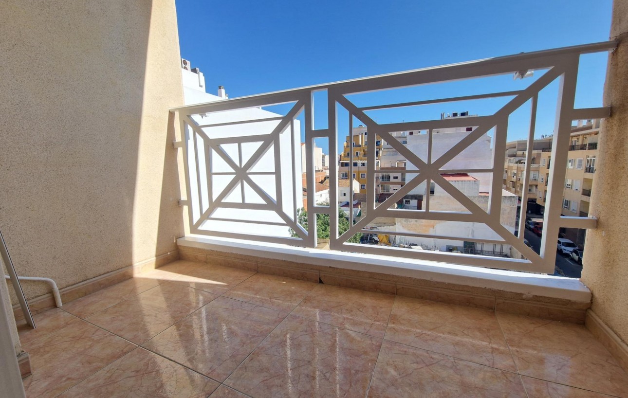 Sale - Apartment - Torrevieja - Centro