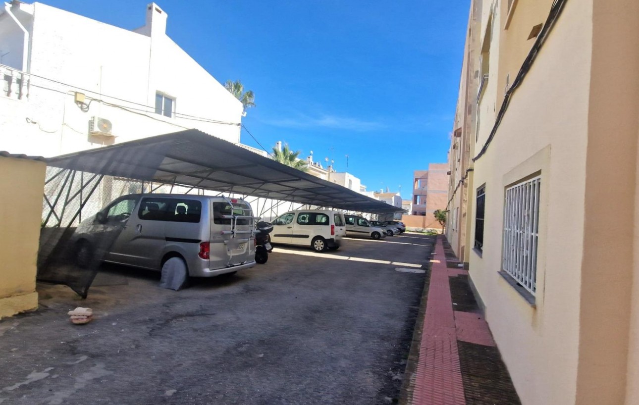 Sale - Bungalow Planta Baja - Torrevieja - Estacion de autobuses