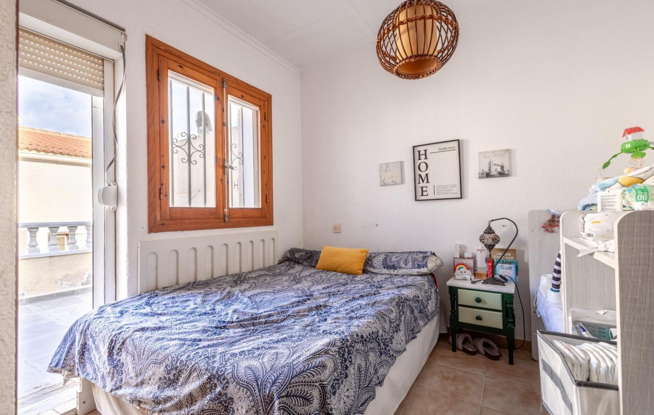 Sale - Bungalow Planta Alta - Torrevieja - Playa de los Naufragos