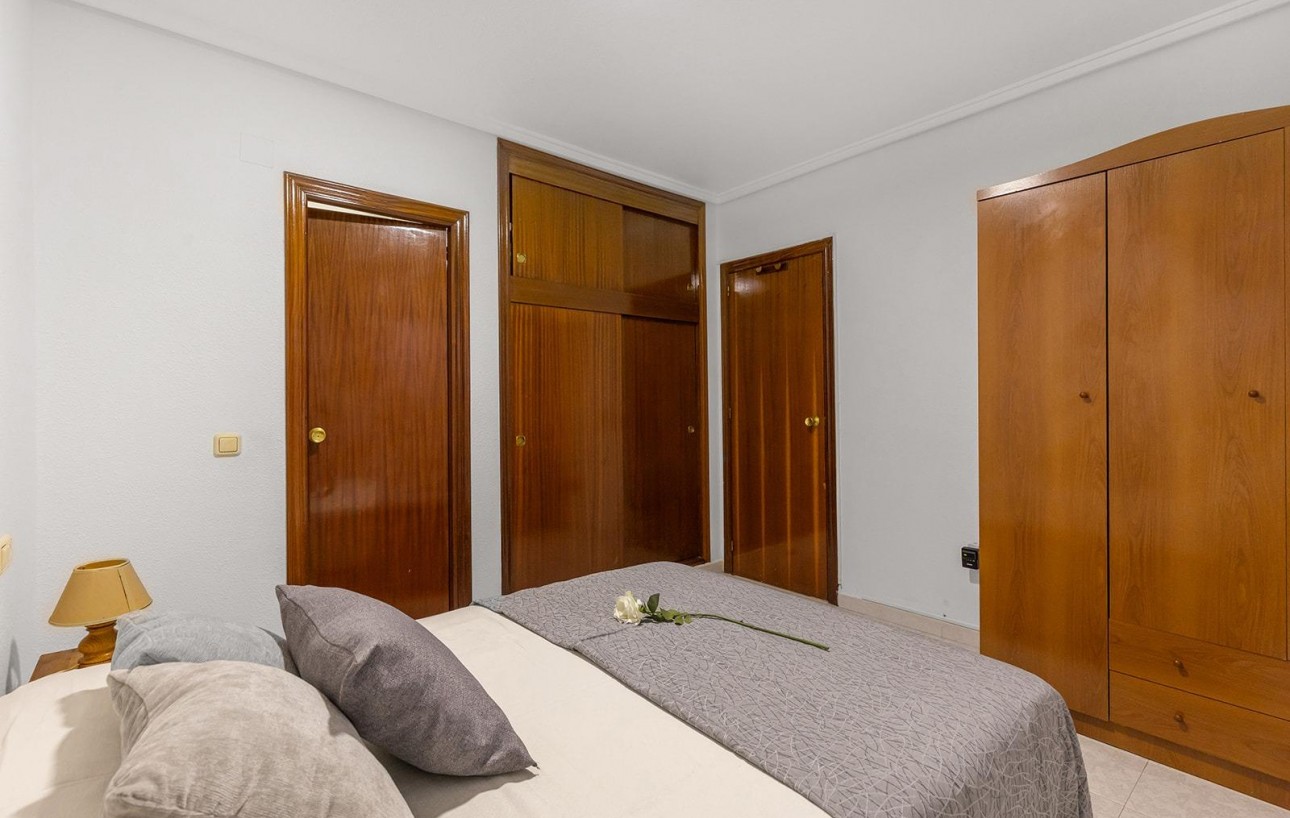 Sale - Apartment - Torrevieja - Centro