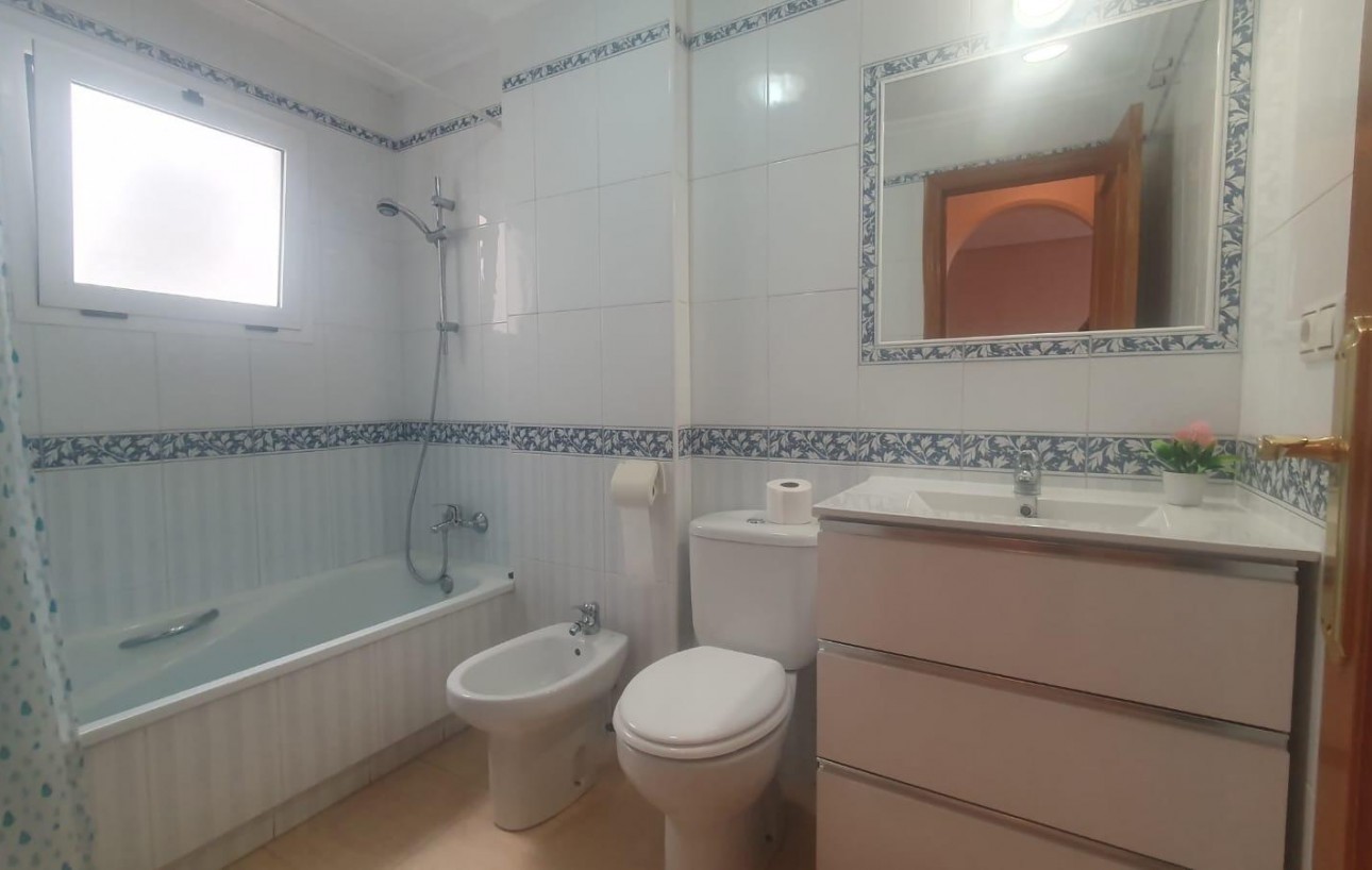 Sale - Apartment - Torrevieja - Centro