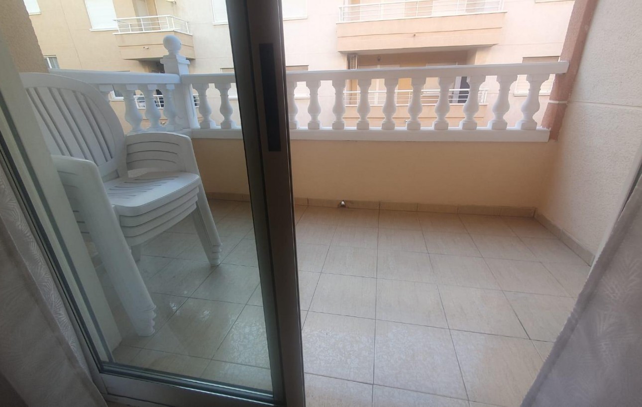 Sale - Apartment - Torrevieja - Centro