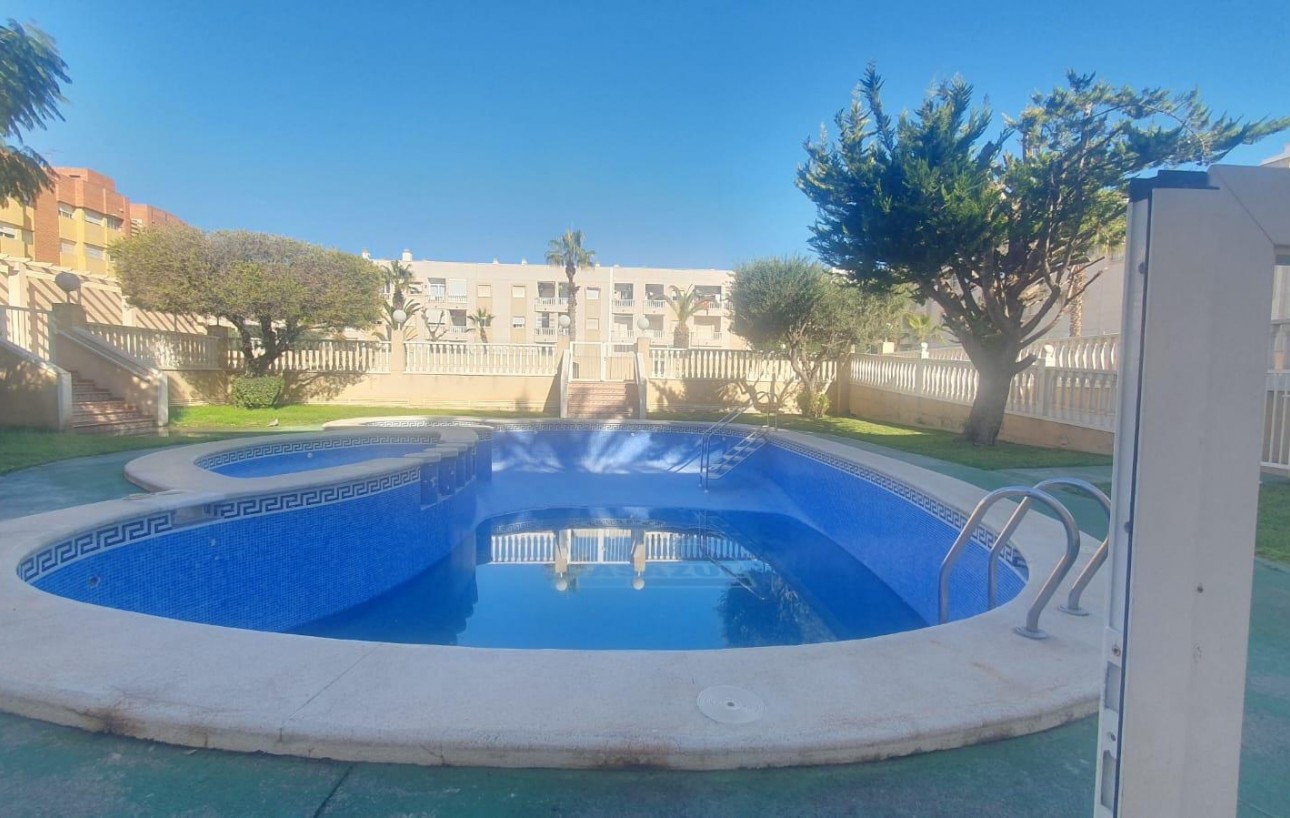 Sale - Apartment - Torrevieja - Centro