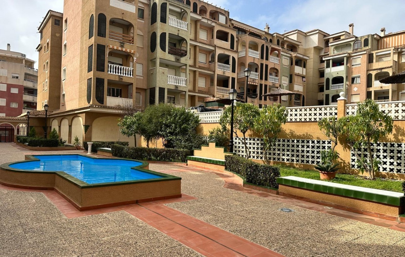 Sale - Apartment - Torrevieja - Centro