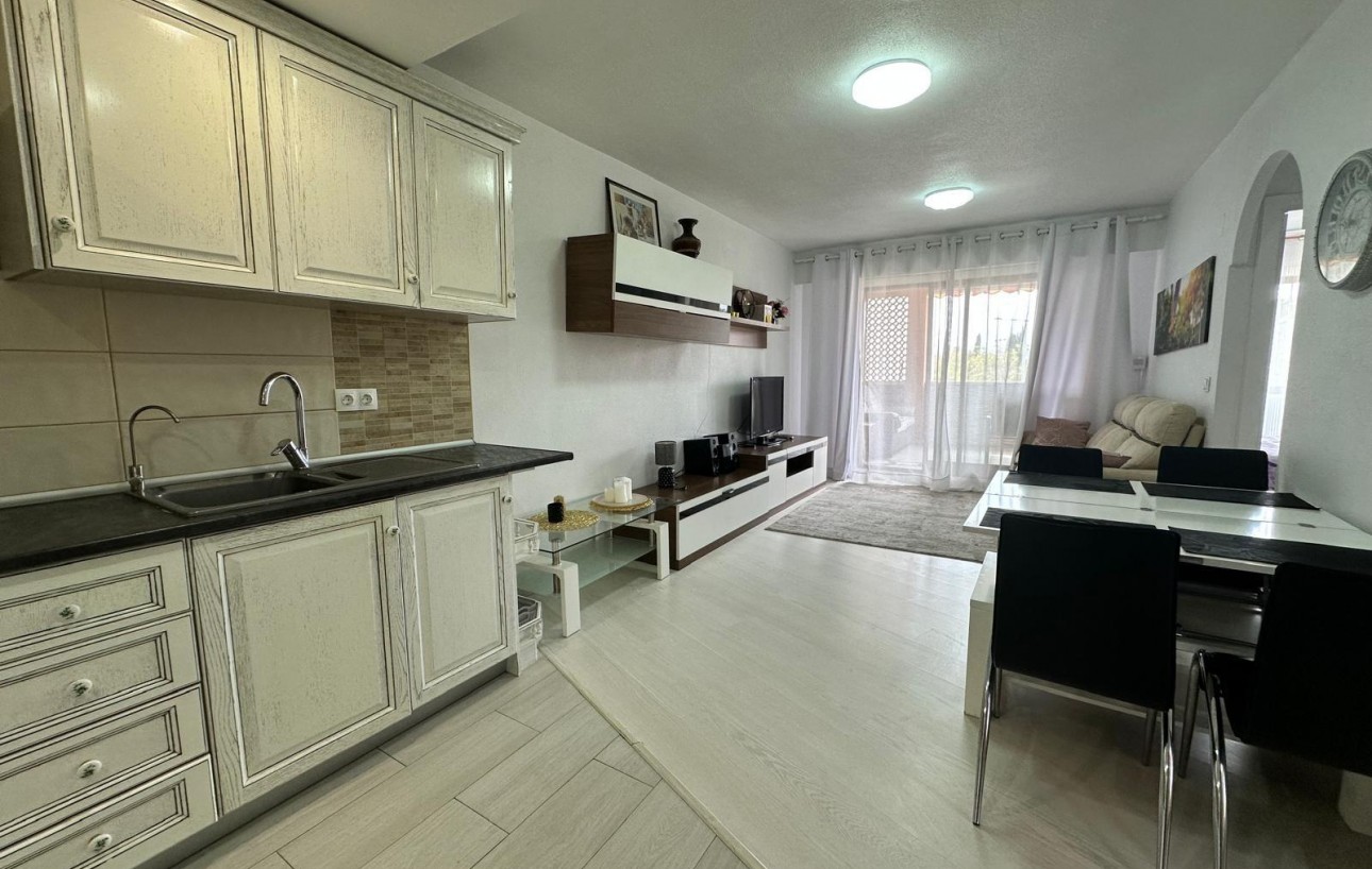 Sale - Apartment - Torrevieja - Centro