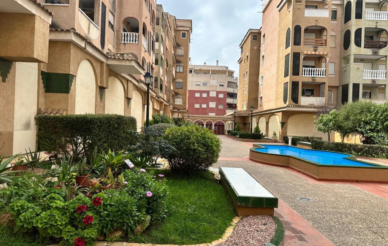 Sale - Apartment - Torrevieja - Centro