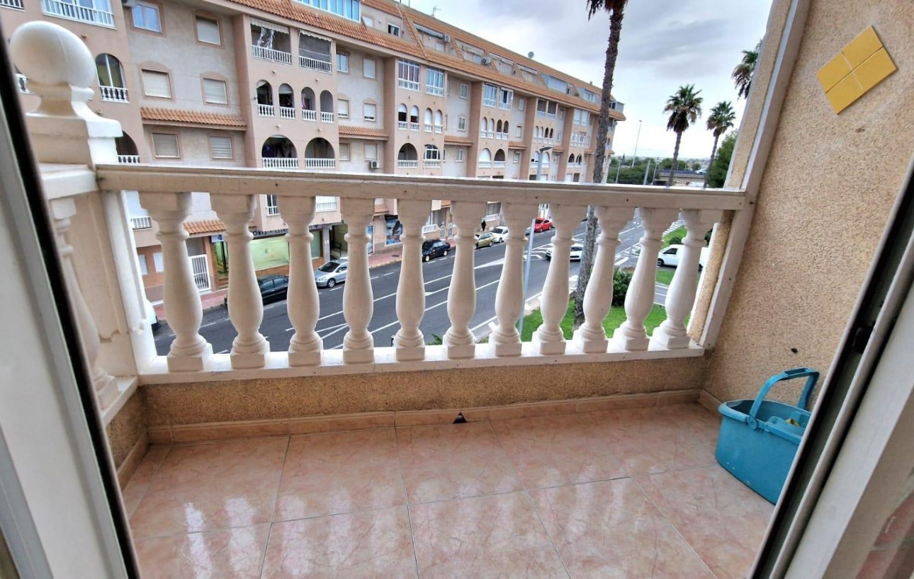 Sale - Apartment - Torrevieja - Centro